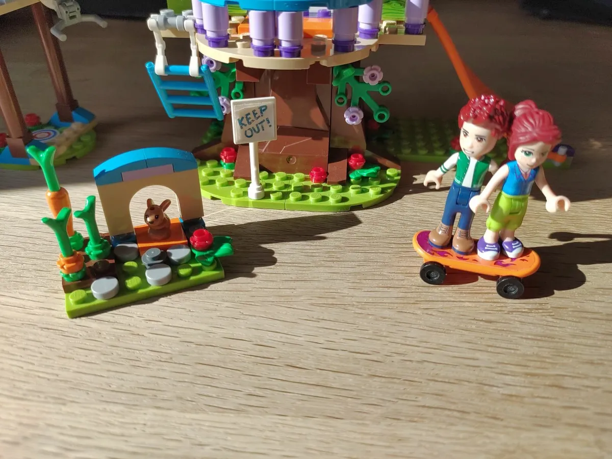 LEGO Friends set 41335 Mia's Tree House - Image 2