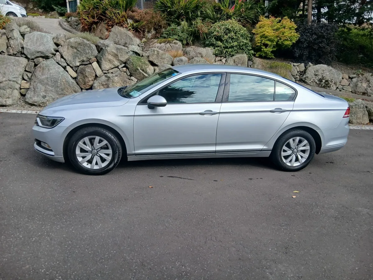 Volkswagen Passat 2017 - Image 1