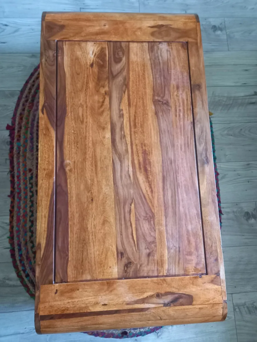 COFFEE TABLE - Image 3