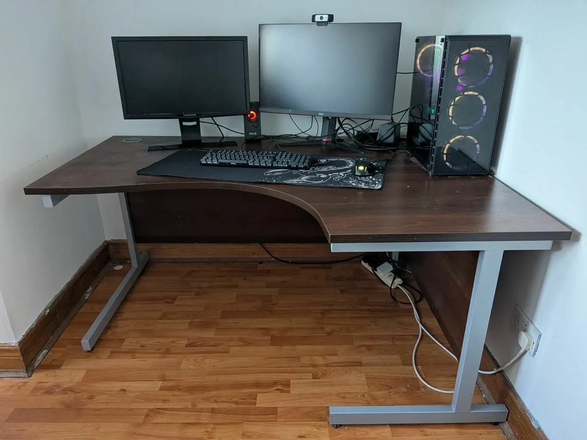 office desk - Image 1