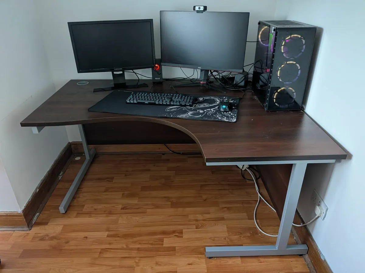 office desk - Image 2