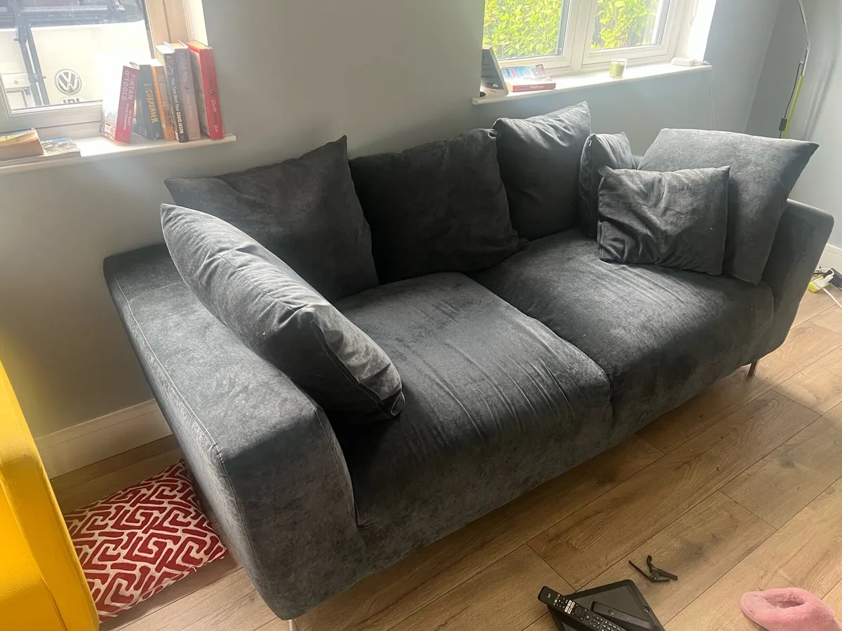Nearly Brand new comfy sofa
