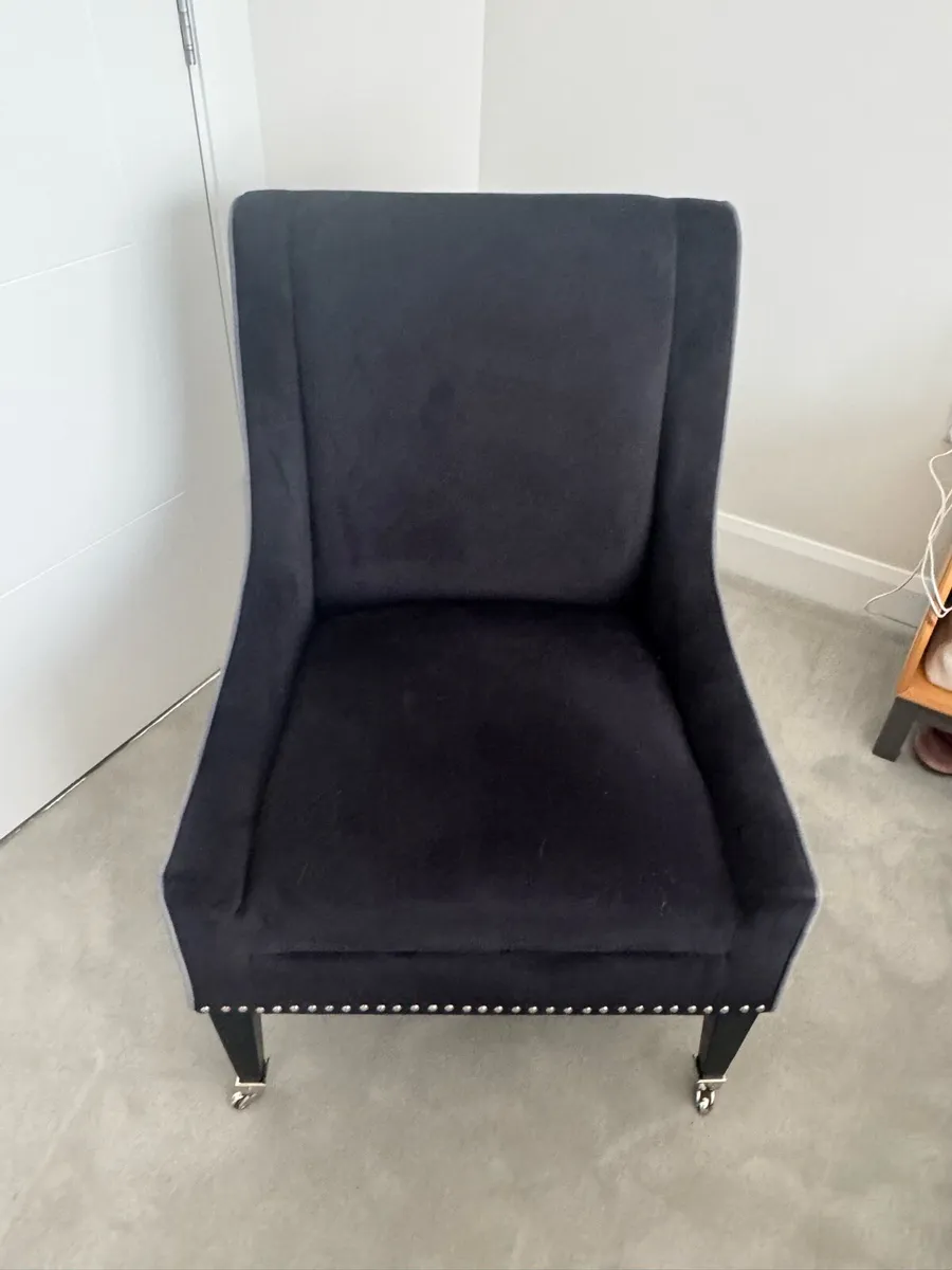 Accent chair - Image 2