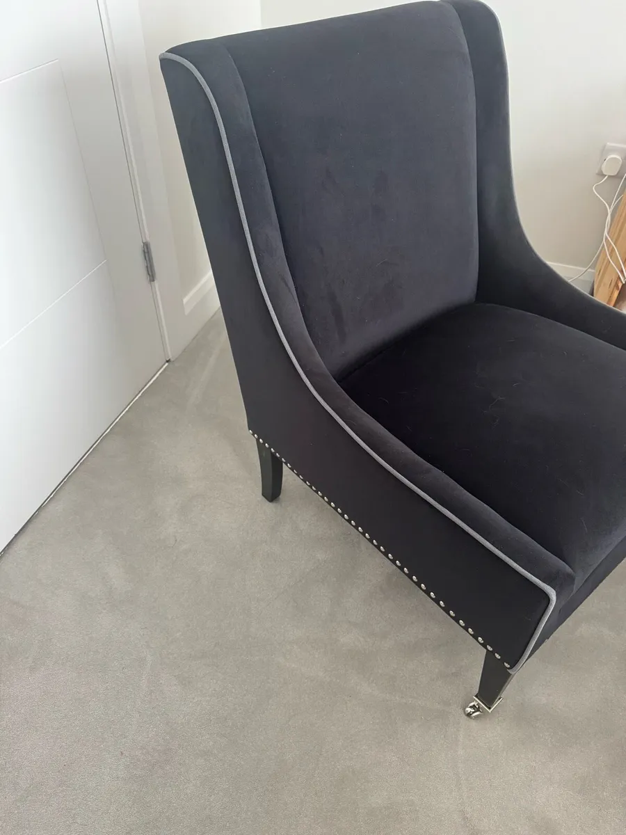 Accent chair - Image 3
