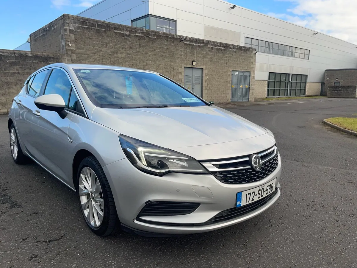 2017 Opel Astra - Image 1