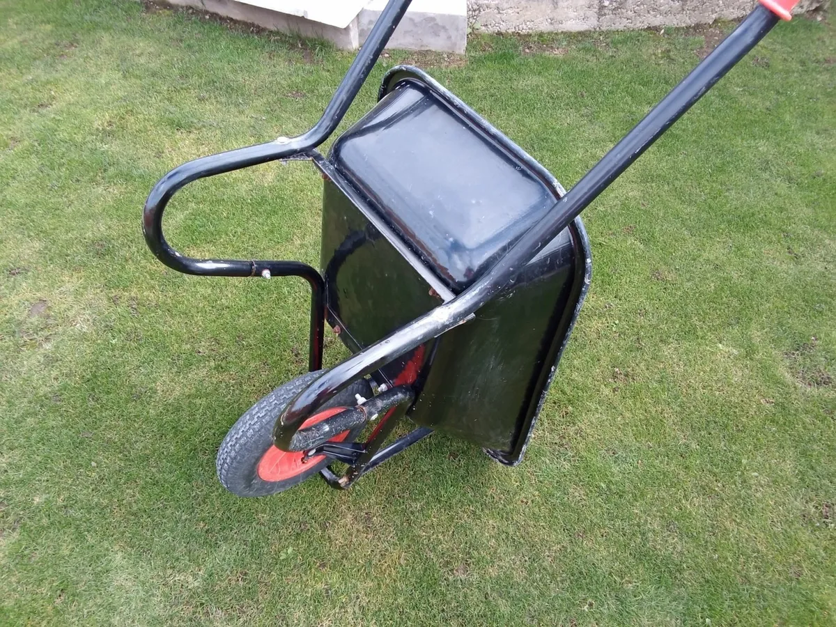 85Ltr Wheelbarrow. - Image 2