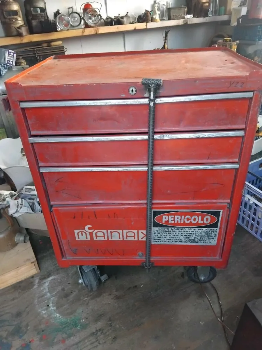Tool chest - Image 1