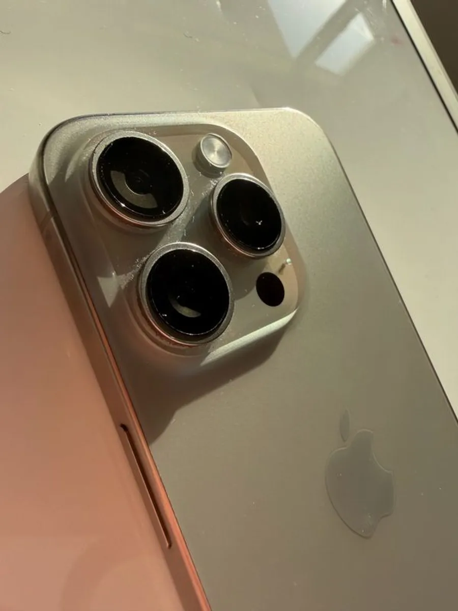 iPhone 15 Pro 256gb (unlocked) - Image 3