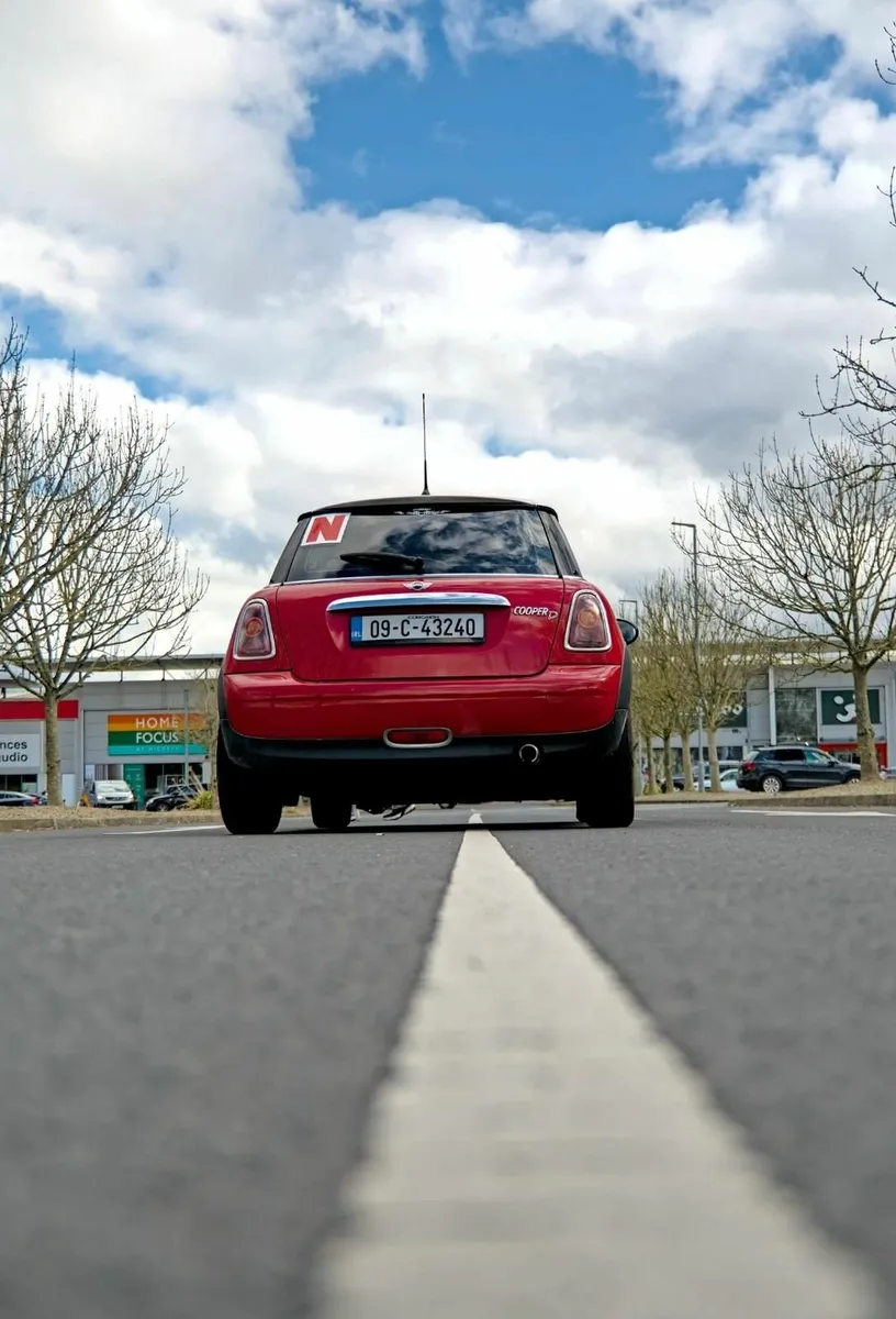 Mini Cooper 2009 - Image 2