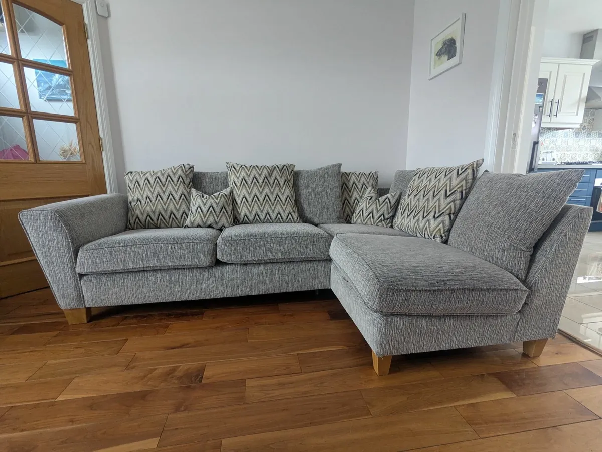 Couch - Image 4