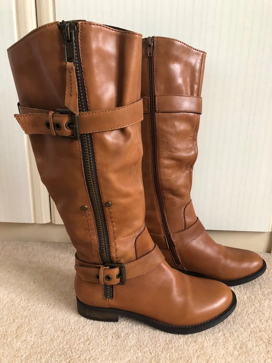 Boots - Image 2