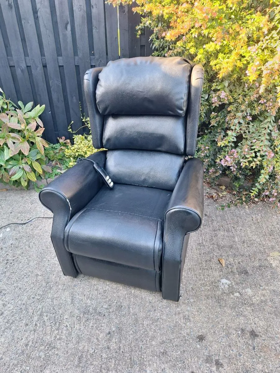 Riser recliner electric armchair - Image 1