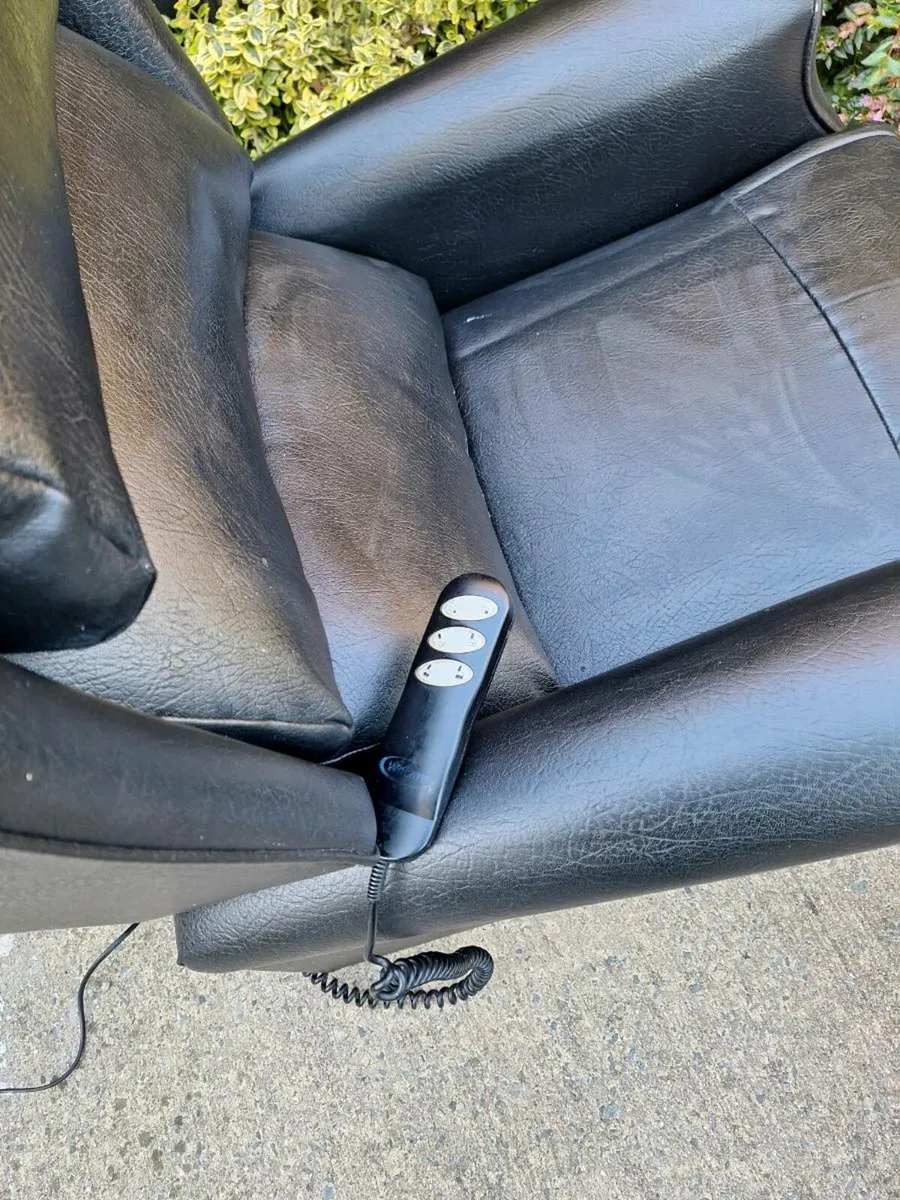 Riser recliner electric armchair - Image 3