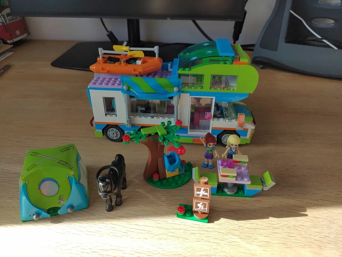 LEGO Friends set 41335 Mia's Camper Van - Image 3