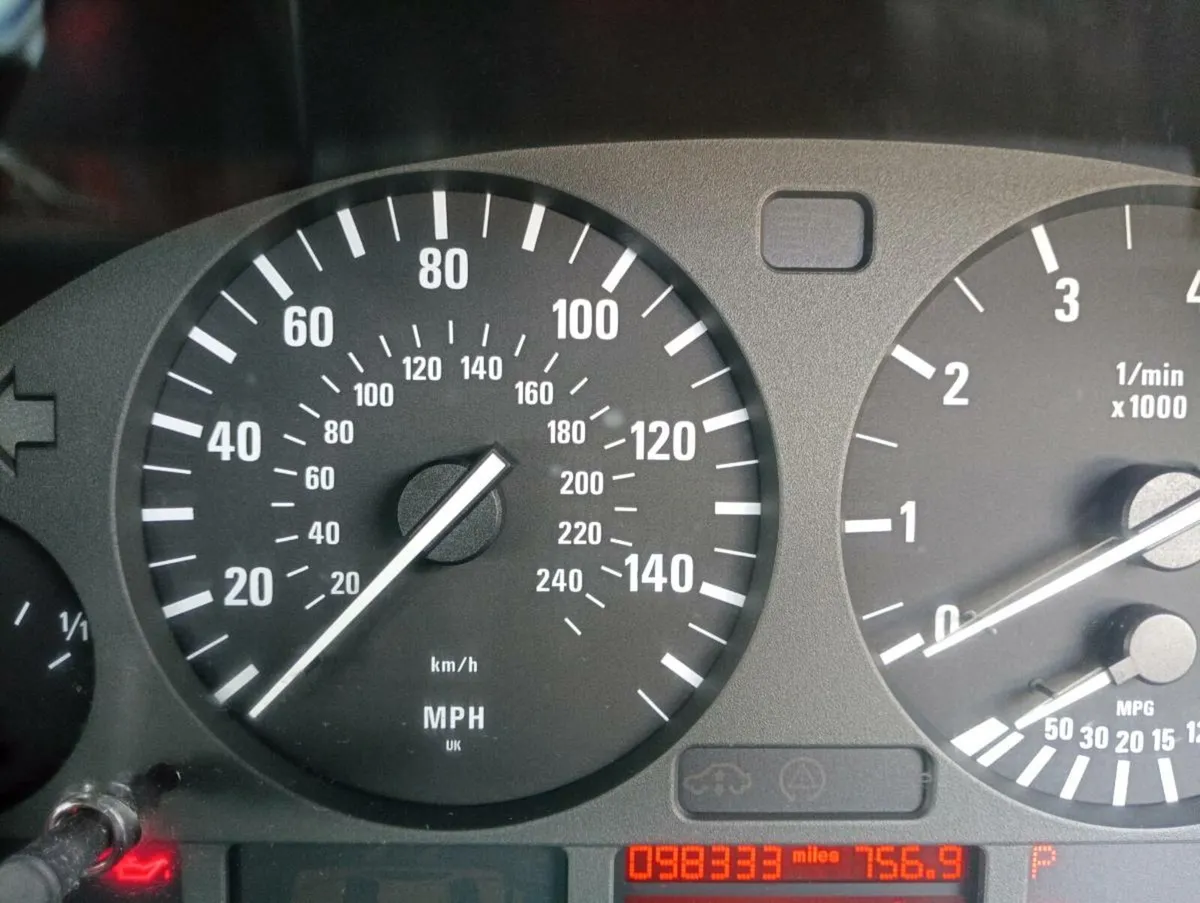 BMW 523 - Image 4