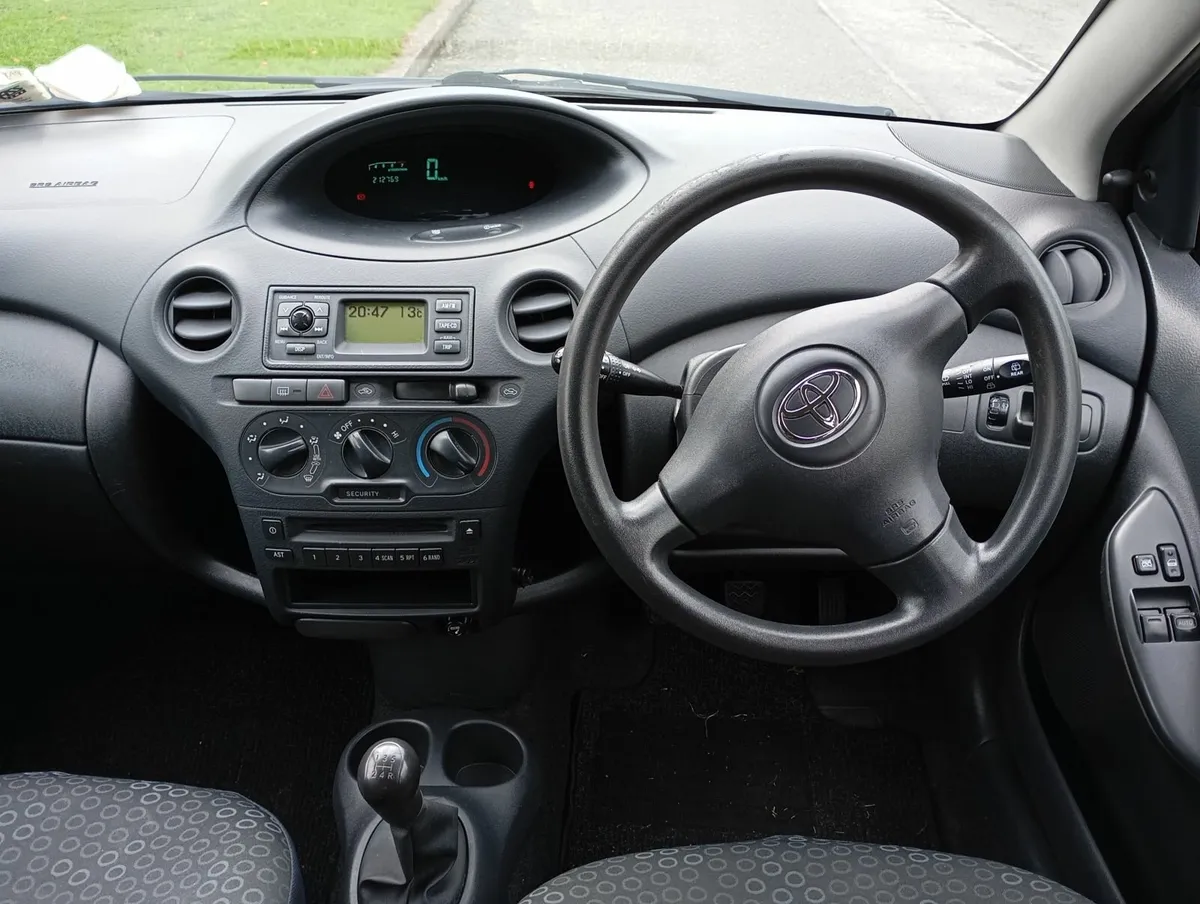 2005 Toyota Yaris - Image 4