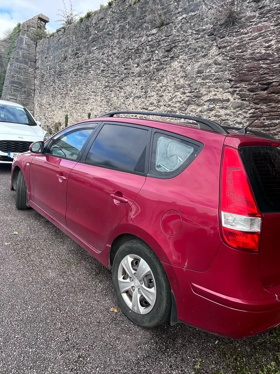 Hyundai i30 van - Image 2
