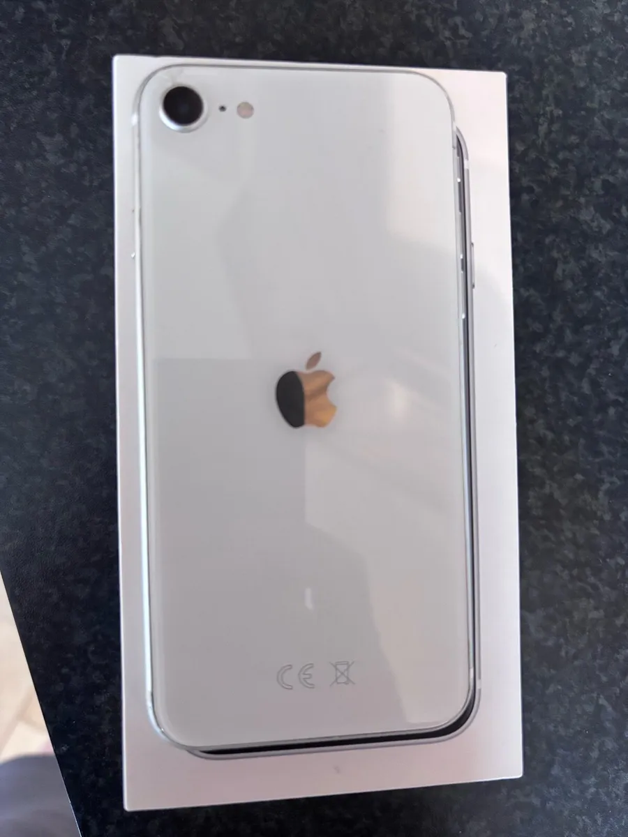iPhone SE - Image 3
