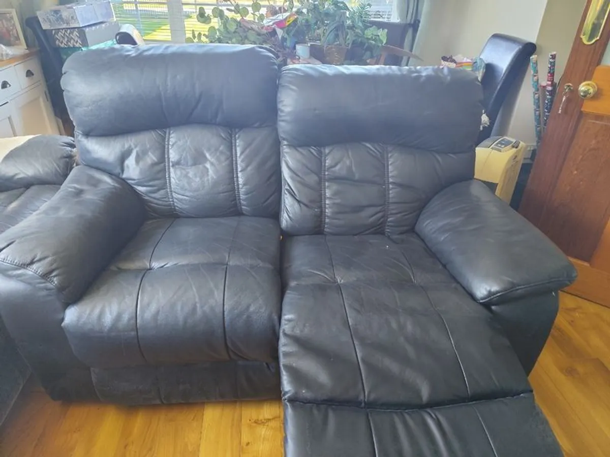 3 +20 leather recliner suite - Image 2