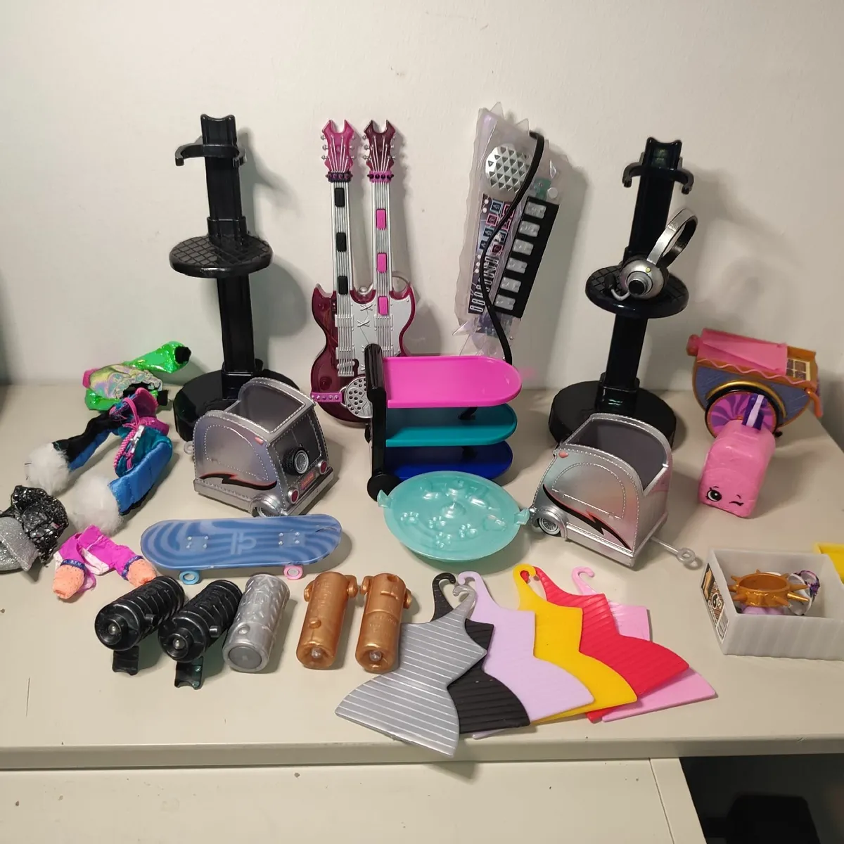 LOL Surprise various Bits and pieces including 2 g - Image 1