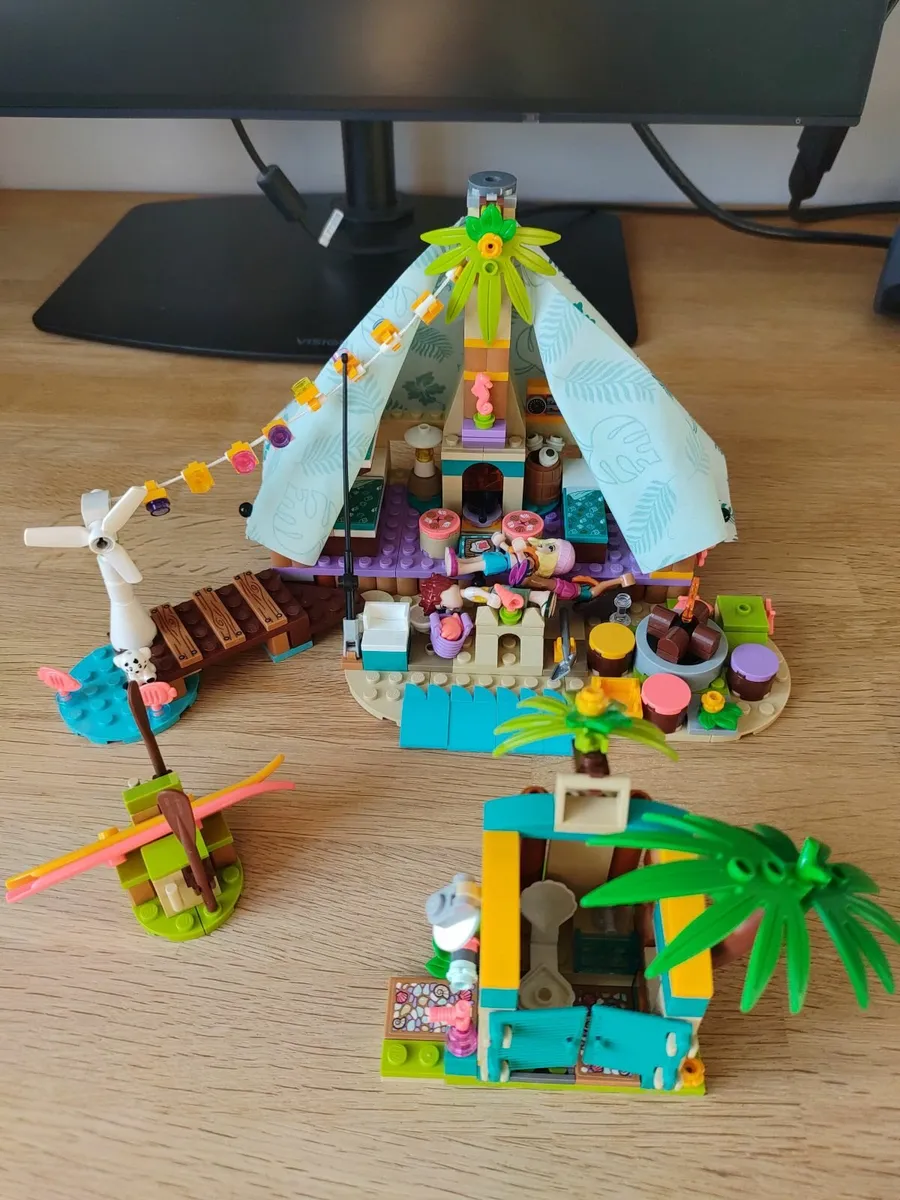 LEGO Friends set 41700 Beach Glamping - Image 1