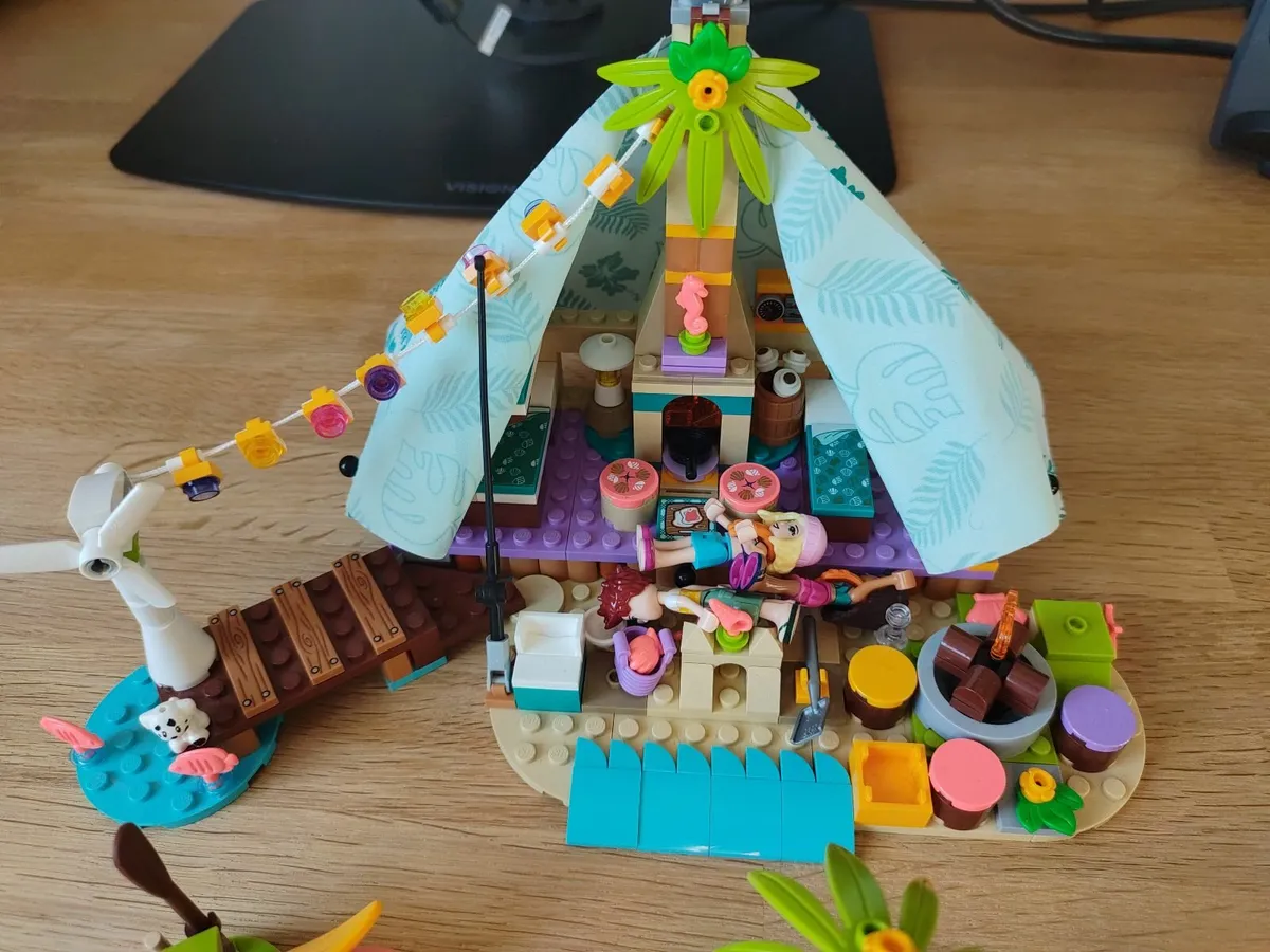 LEGO Friends set 41700 Beach Glamping - Image 3