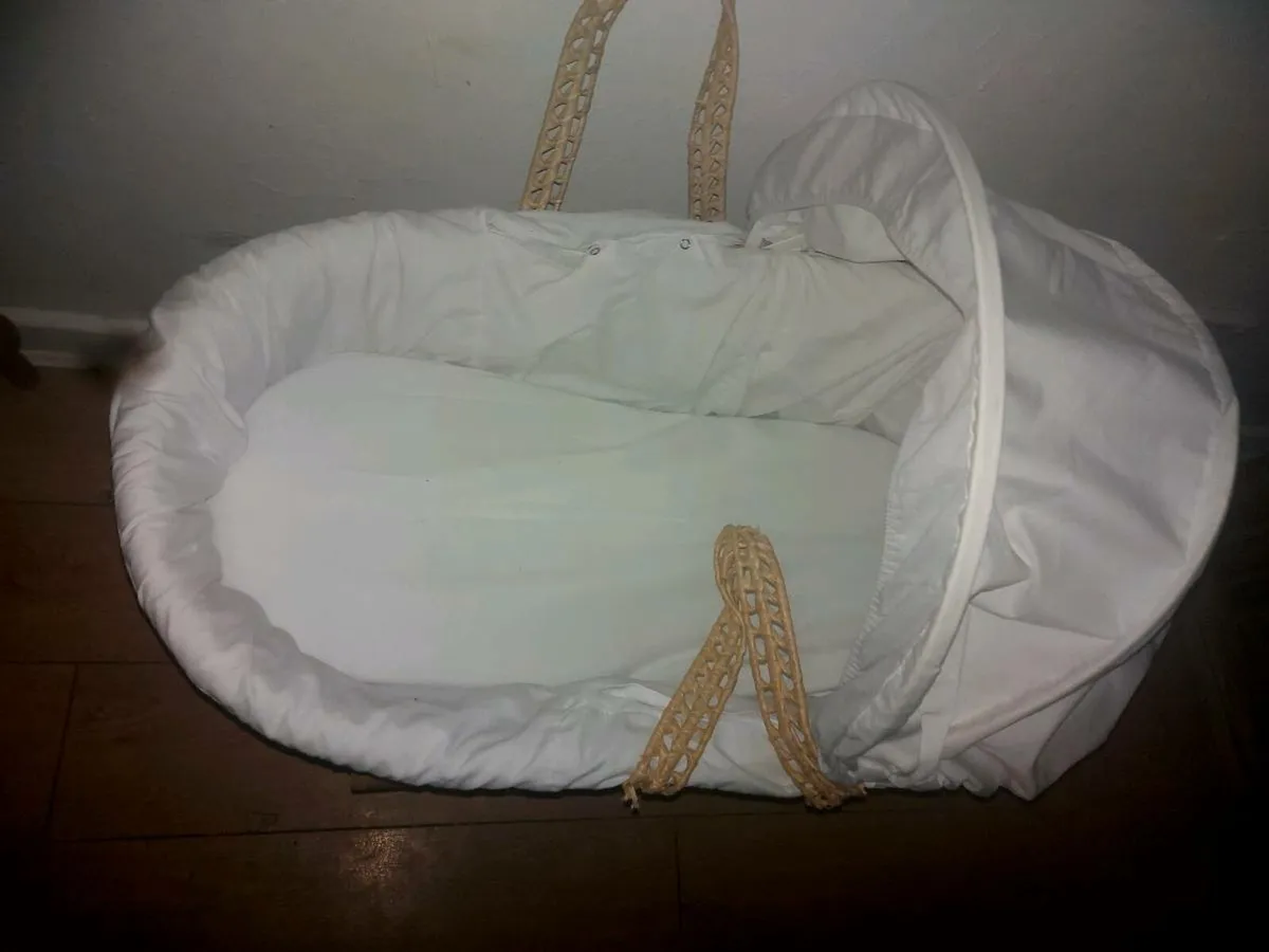 Moves basket with stand as new - Image 3