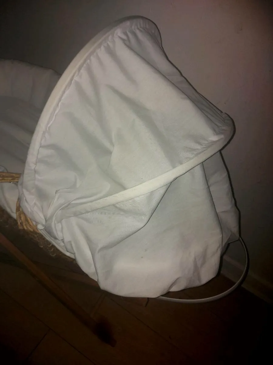 Moves basket with stand as new - Image 4