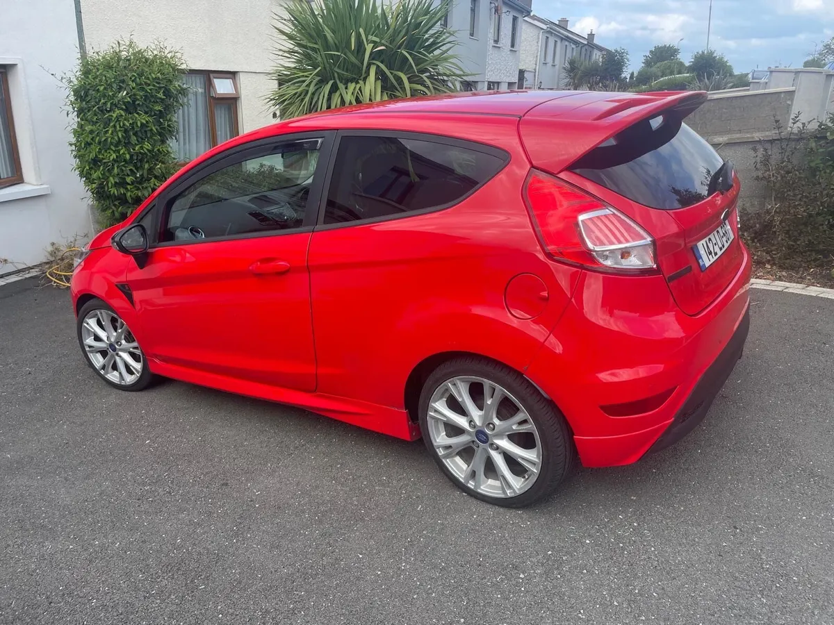 Ford Fiesta 2014 - Image 2
