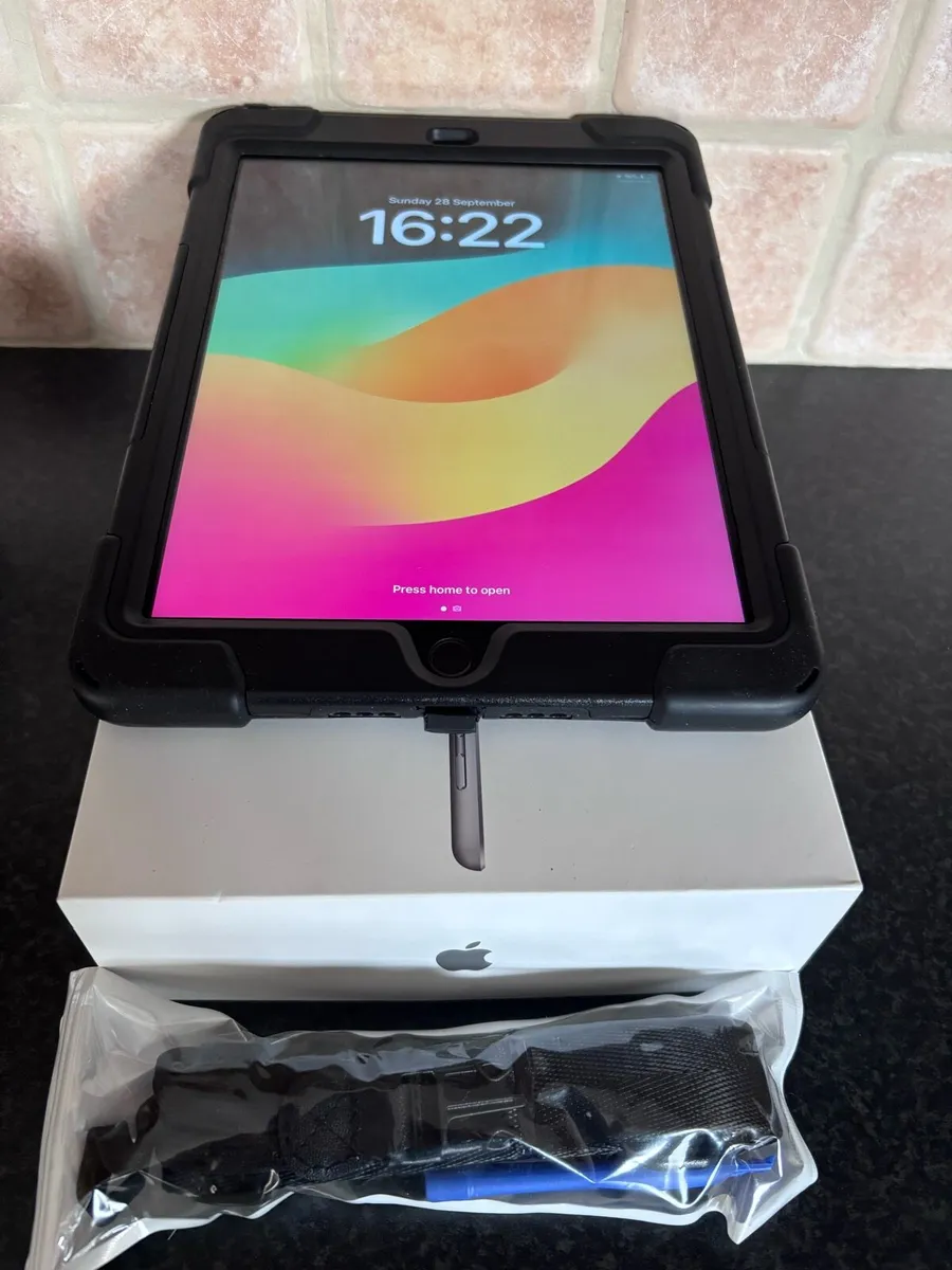 iPad 6th generation - Image 1