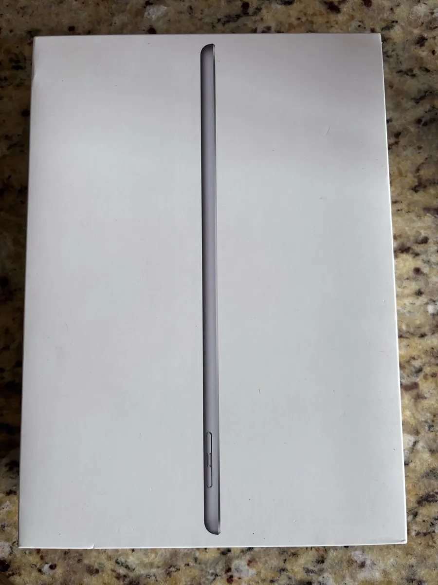 iPad 6th generation - Image 3