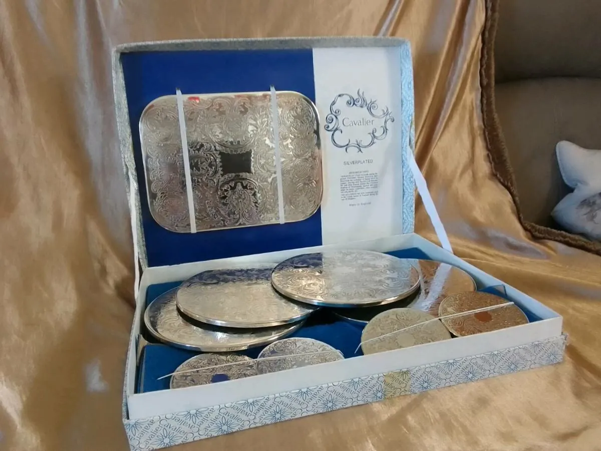 Silver plated placemats and coasters - Image 1