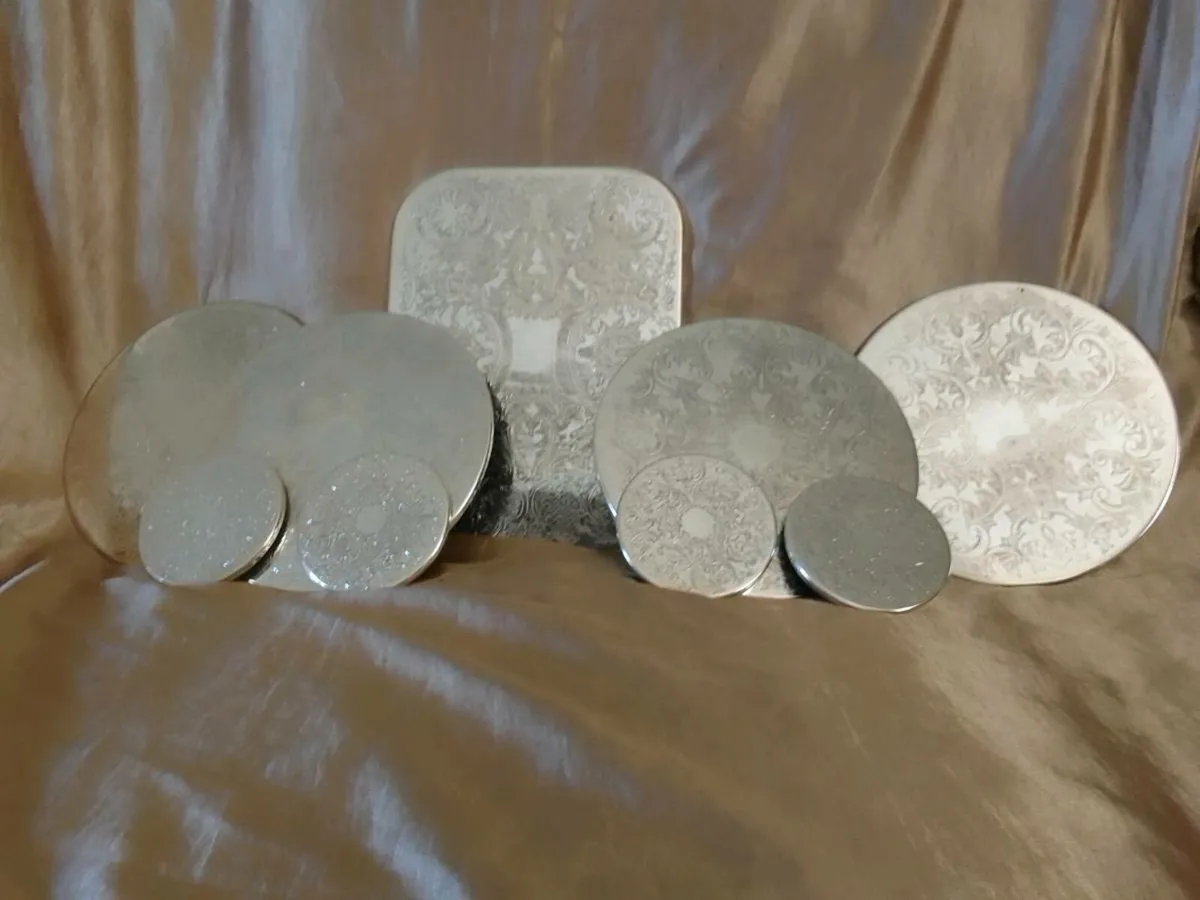 Silver plated placemats and coasters - Image 2