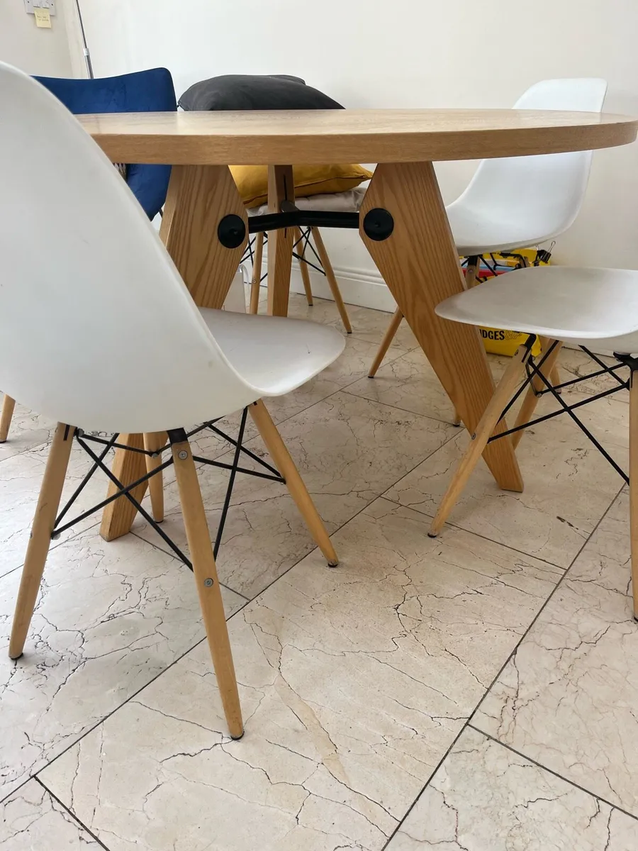 Round oak table with 6 chairs - Image 3