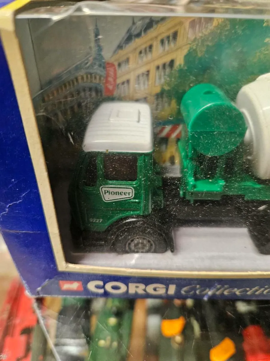 Corgi Cement Mixer Truck 1.50 - Image 4