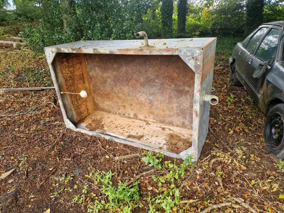Water tank & Oil tanks - Image 1