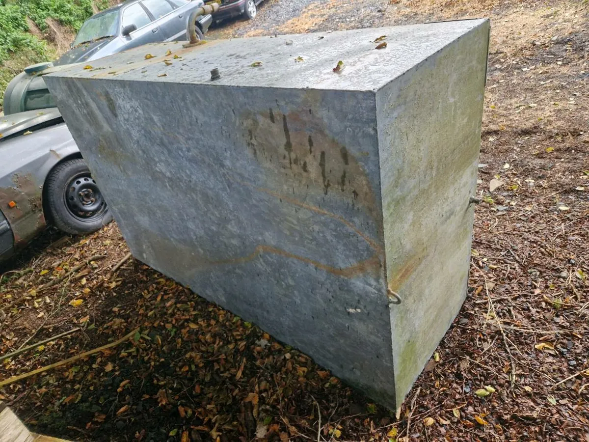 Water tank & Oil tanks - Image 2