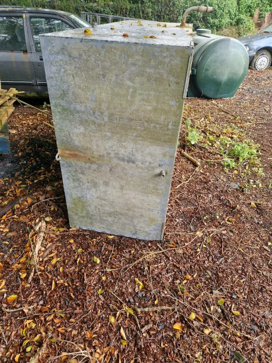 Water tank & Oil tanks - Image 3