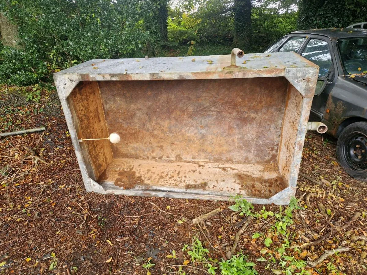 Water tank & Oil tanks - Image 4