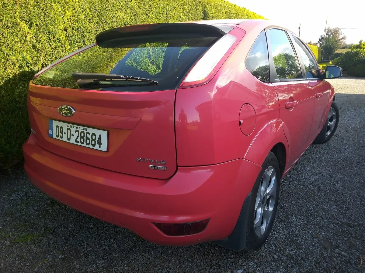 Ford Focus 2009 - Image 2