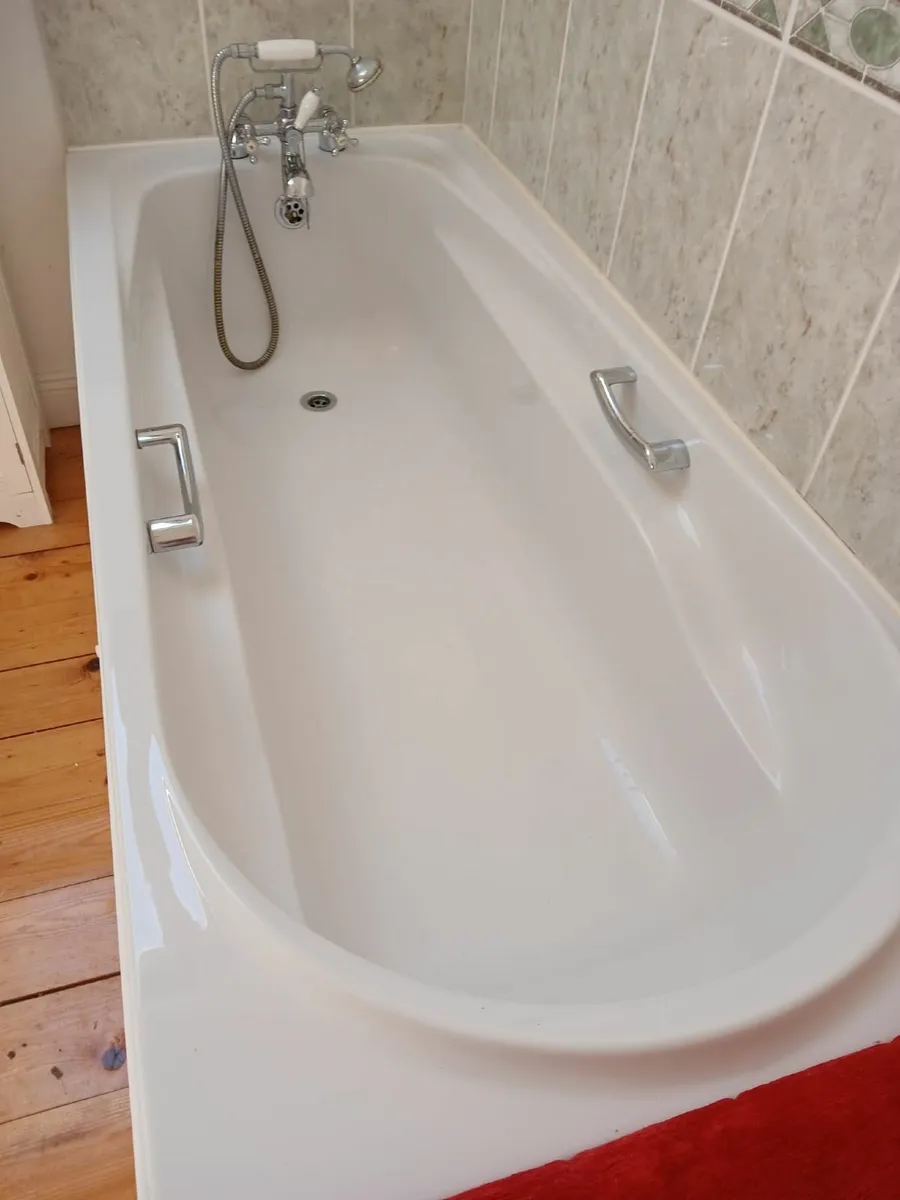 Bath Acrylics including surrounds - Image 2