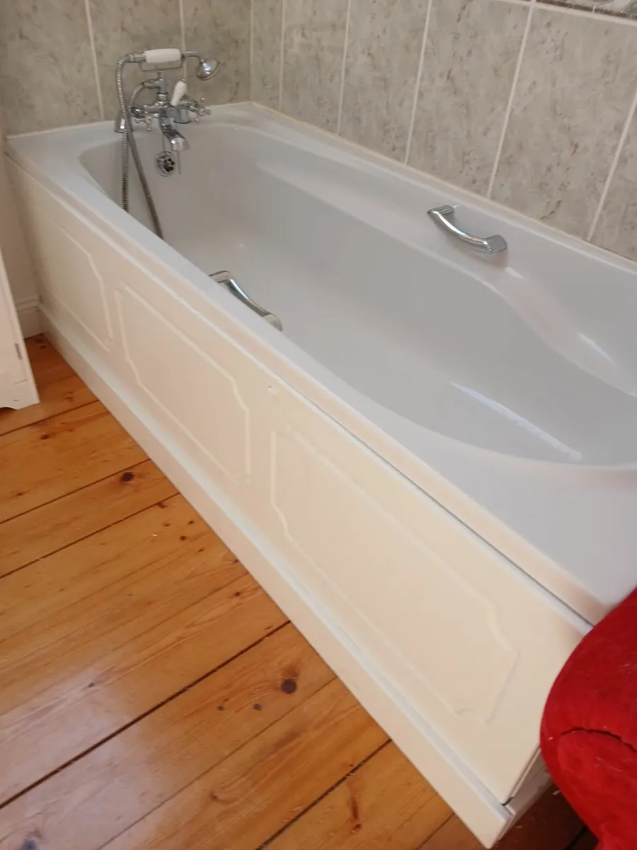 Bath Acrylics including surrounds - Image 3