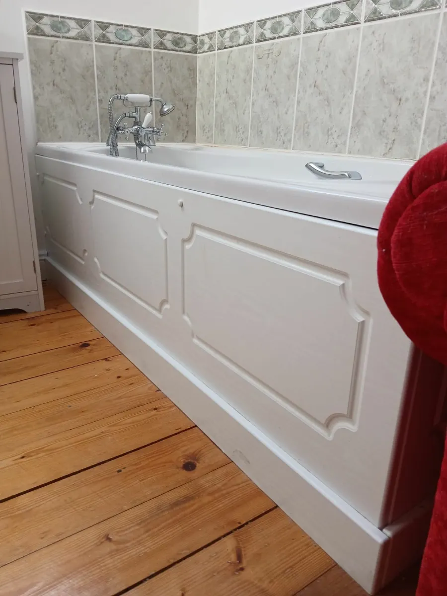 Bath Acrylics including surrounds - Image 4