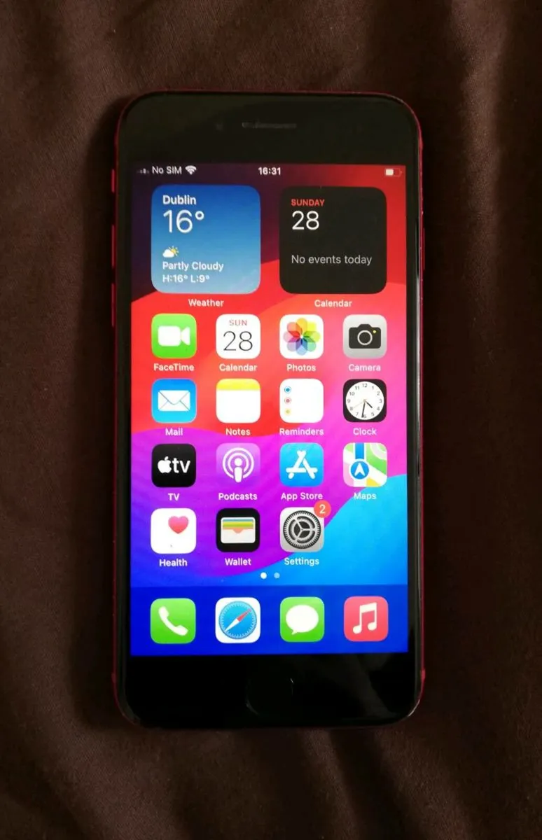 iPhone SE 64GB Red - Image 1