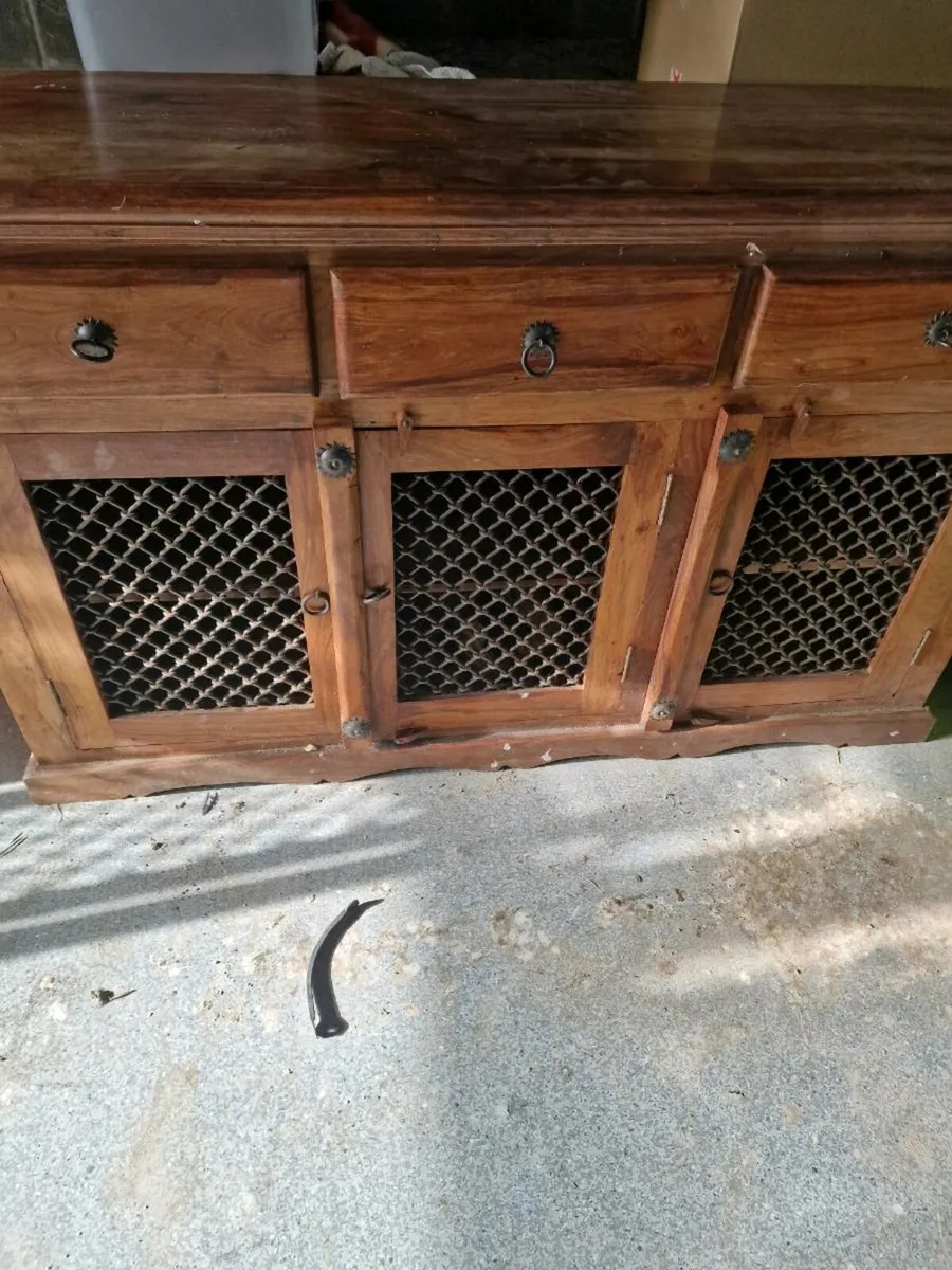 Cabinet - Image 1