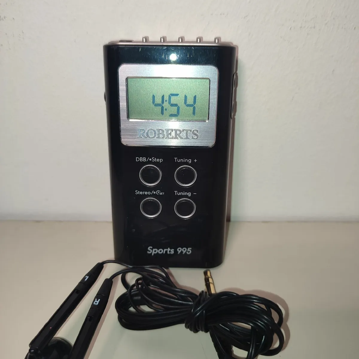 Roberts Sports 995 Personal Portable FM/AM Radio - Image 1