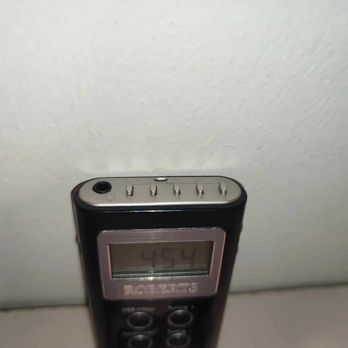Roberts Sports 995 Personal Portable FM/AM Radio - Image 4