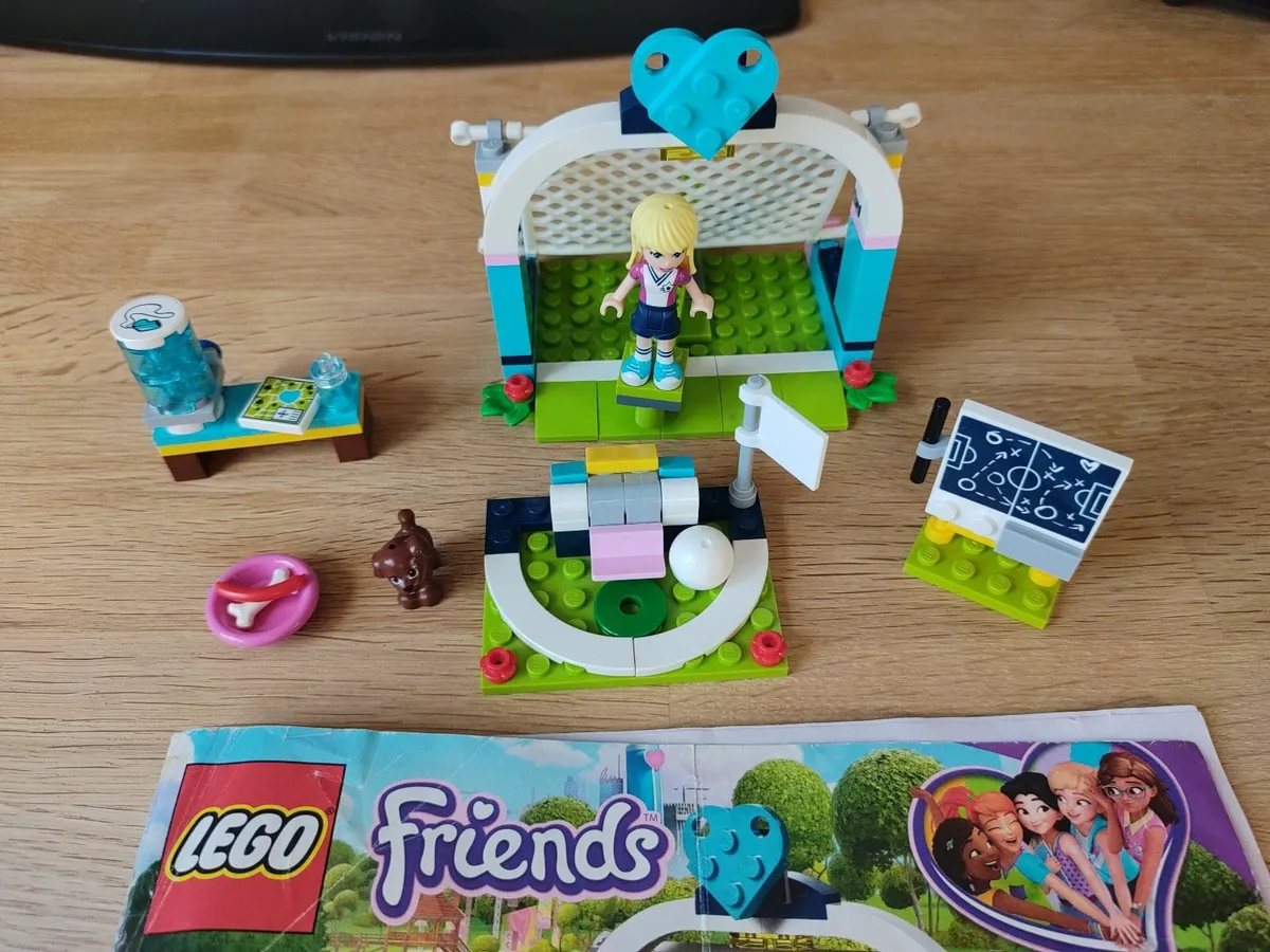 LEGO Friends set 41330 Stephanie's Soccer Practice - Image 1
