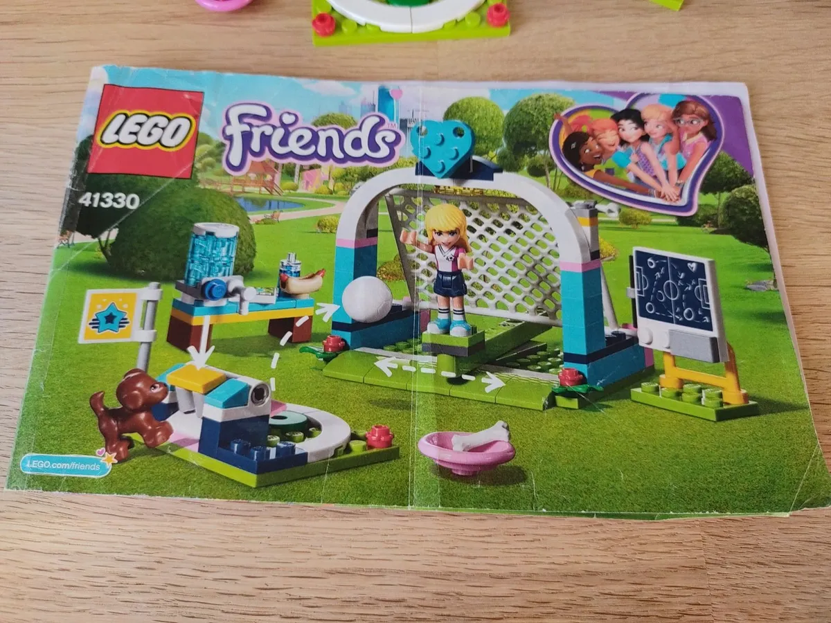 LEGO Friends set 41330 Stephanie's Soccer Practice - Image 3