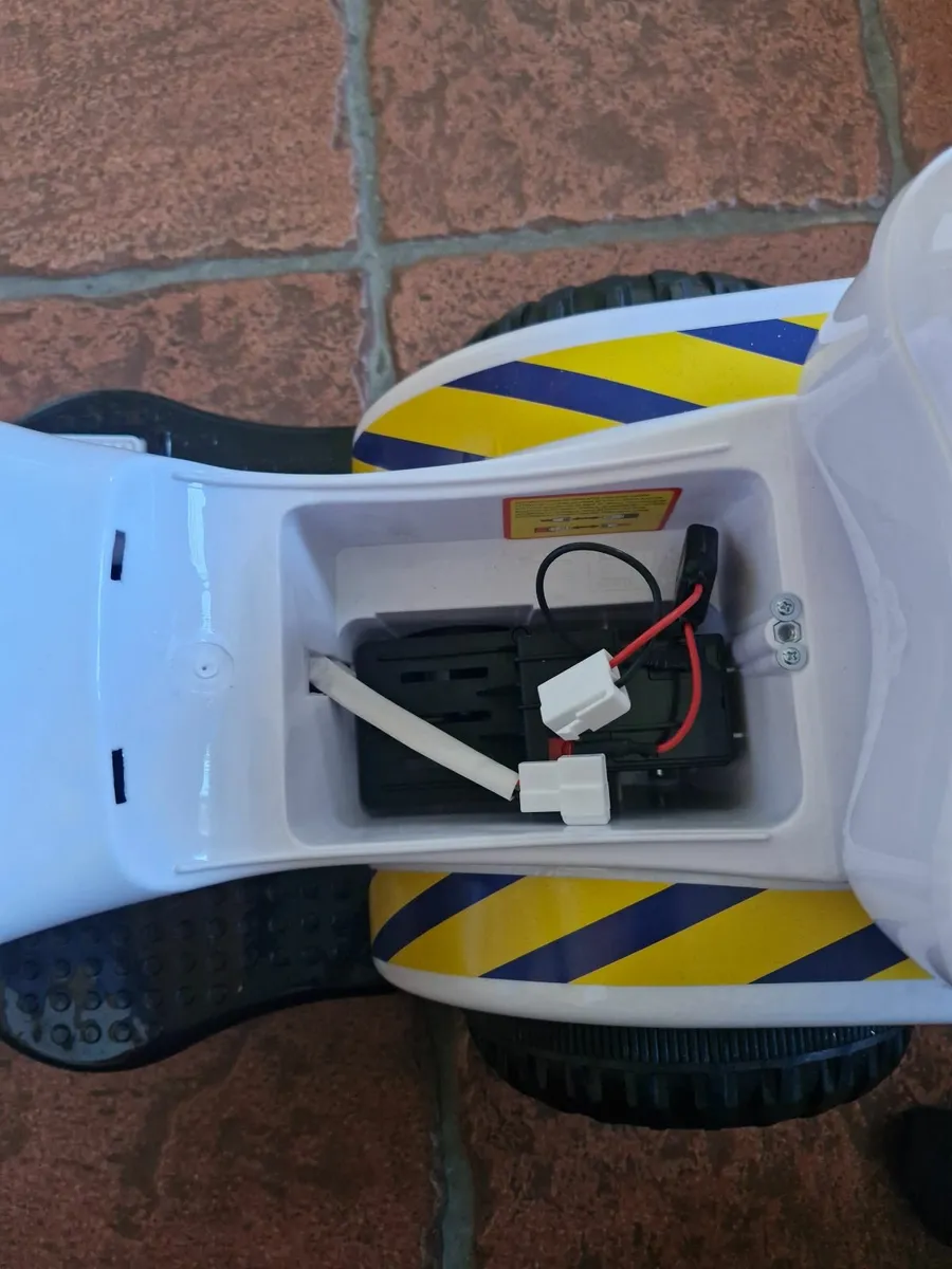 Police motorbike electric ride on 6v battery - Image 2